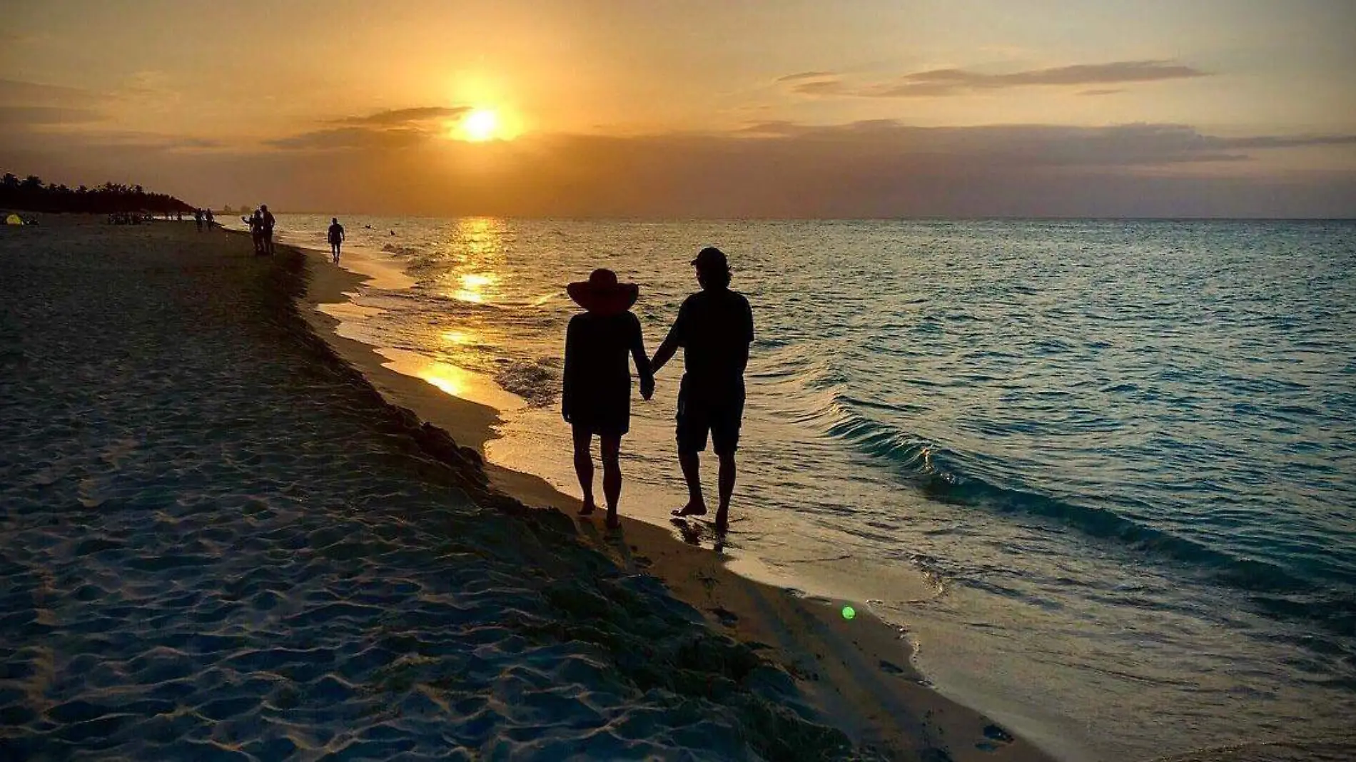 Varadero Beach, que se ubica en Varadero, Cuba destaca entre los vacacionistas por la descripción 'La postal perfecta. El agua era la más azul que he visto y la arena, blanca'